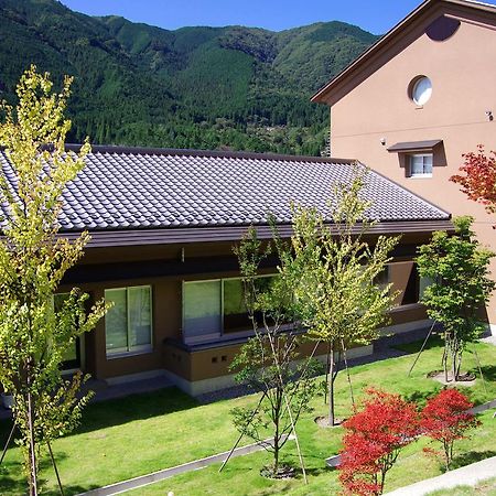 Gero Onsen Yukyunohana Bagian luar foto