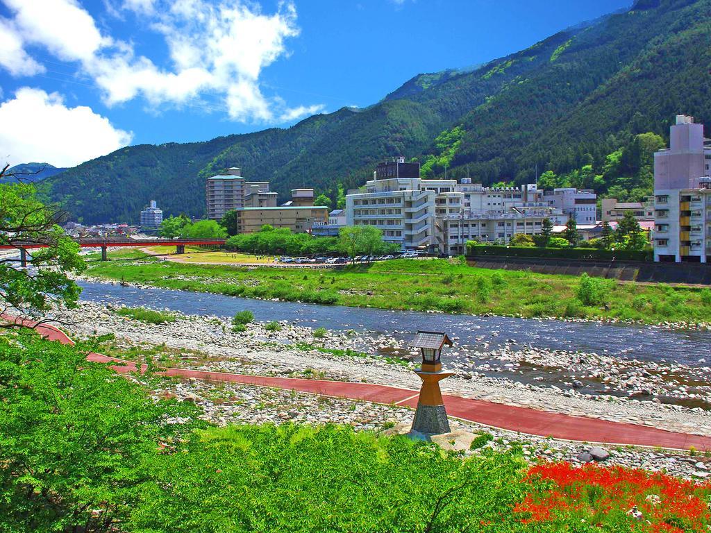 Gero Onsen Yukyunohana Bagian luar foto
