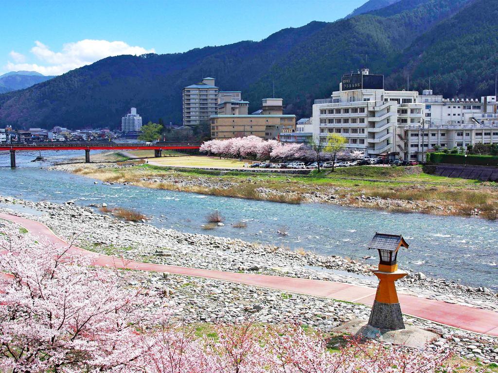 Gero Onsen Yukyunohana Bagian luar foto