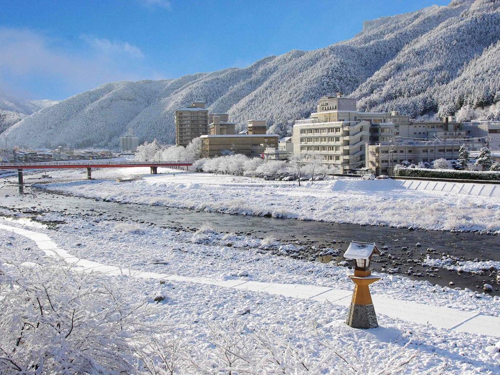 Gero Onsen Yukyunohana Bagian luar foto