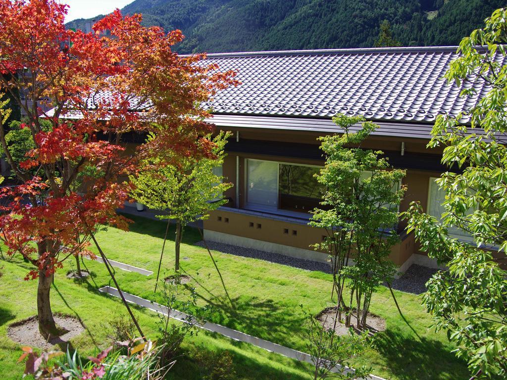 Gero Onsen Yukyunohana Bagian luar foto