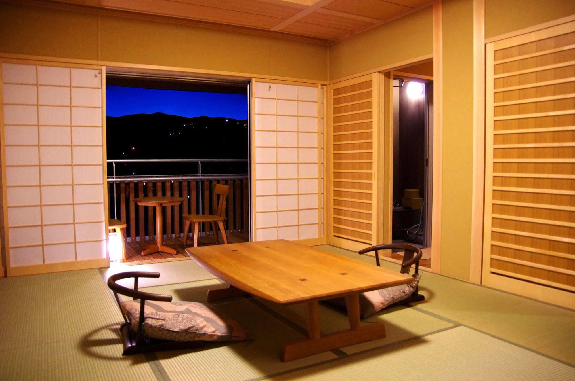 Gero Onsen Yukyunohana Bagian luar foto