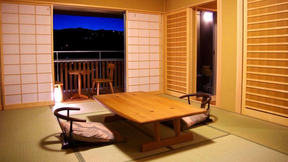 Gero Onsen Yukyunohana Bagian luar foto