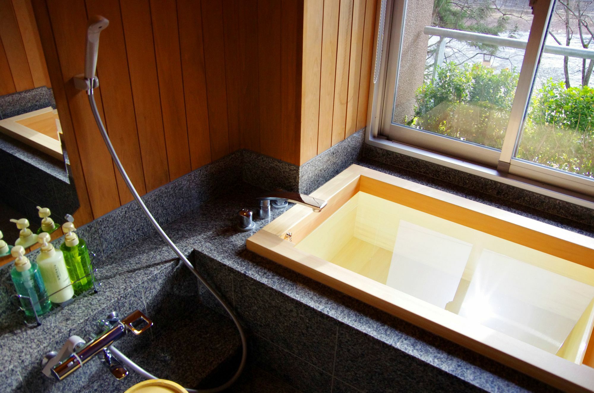 Gero Onsen Yukyunohana Bagian luar foto