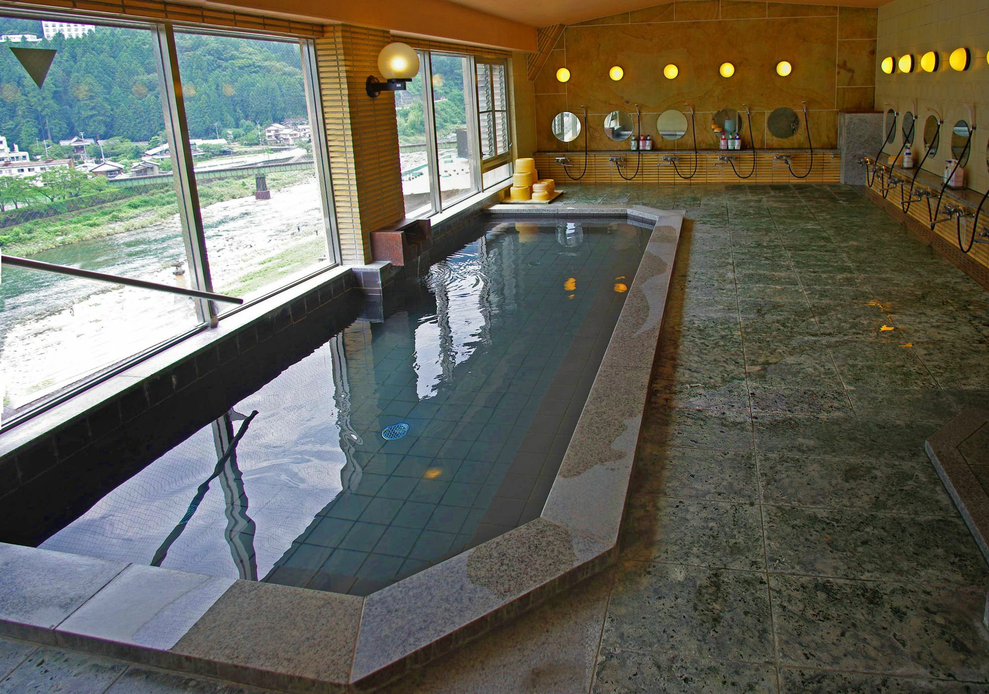 Gero Onsen Yukyunohana Bagian luar foto