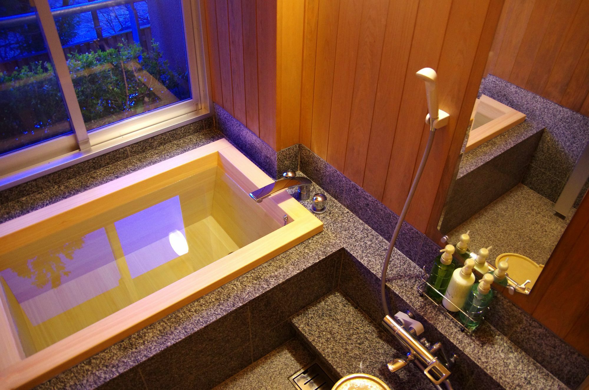 Gero Onsen Yukyunohana Bagian luar foto