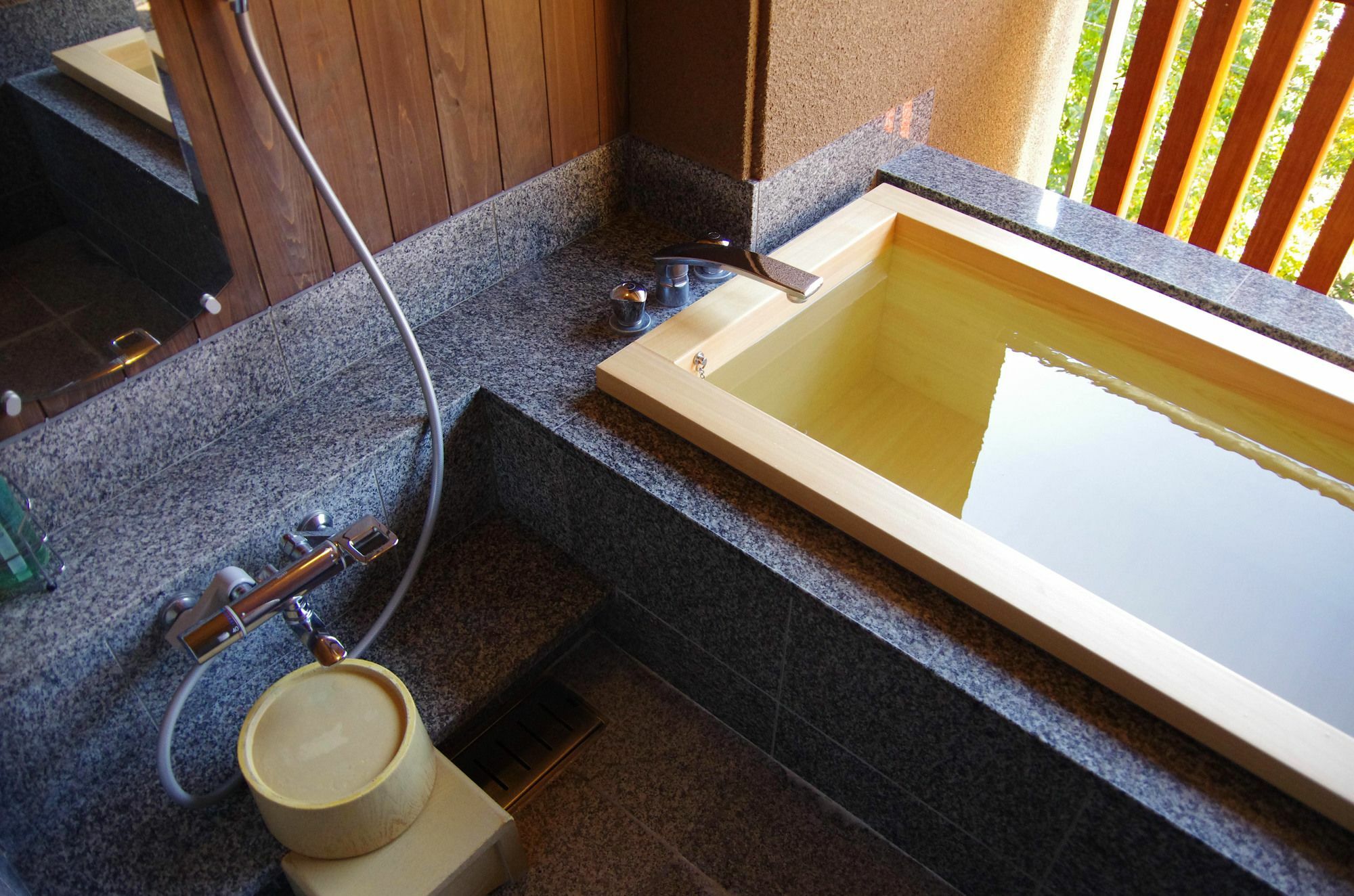 Gero Onsen Yukyunohana Bagian luar foto